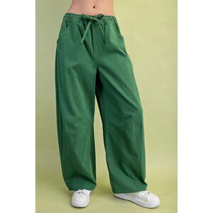 Mid-Rise Barrel Pants with a Drawstring Waist in Green